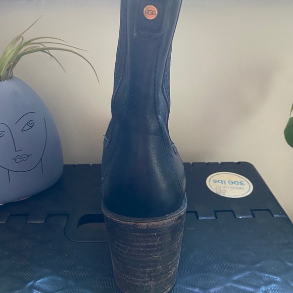 UGG Australia Black Leather Boots - Picture 2 of 13